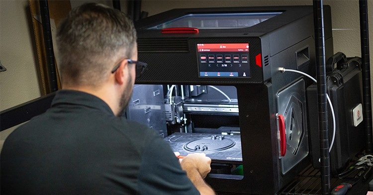 Raise3Dプリンターで製作された治具と固定具によるSpeedhutの自動車イノベーション