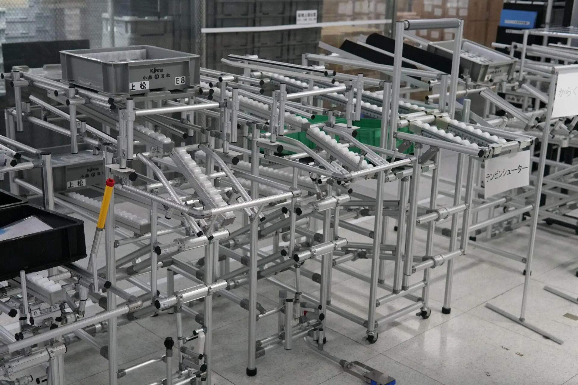 アルミフレームを使用したからくり改善