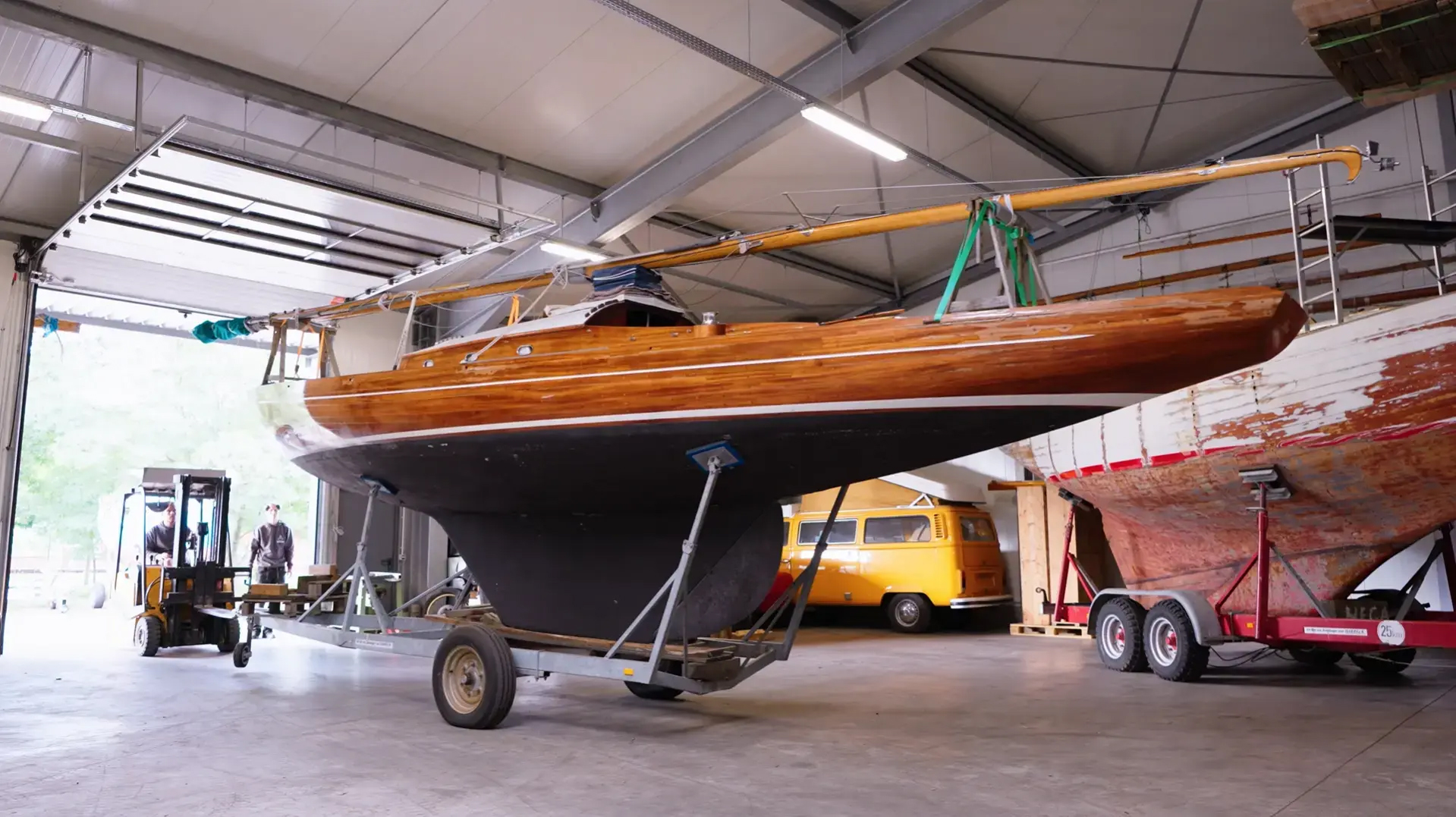 ALVEUSボートビルディングのボート